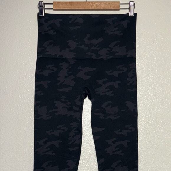 NWT Spanx Look At Me Now Legging Women's Size XL Black Camo Seamless Slimming - Picture 11 of 16